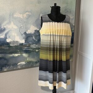 Perceptions  New York L fully lined sleeveless dress Very Flattering